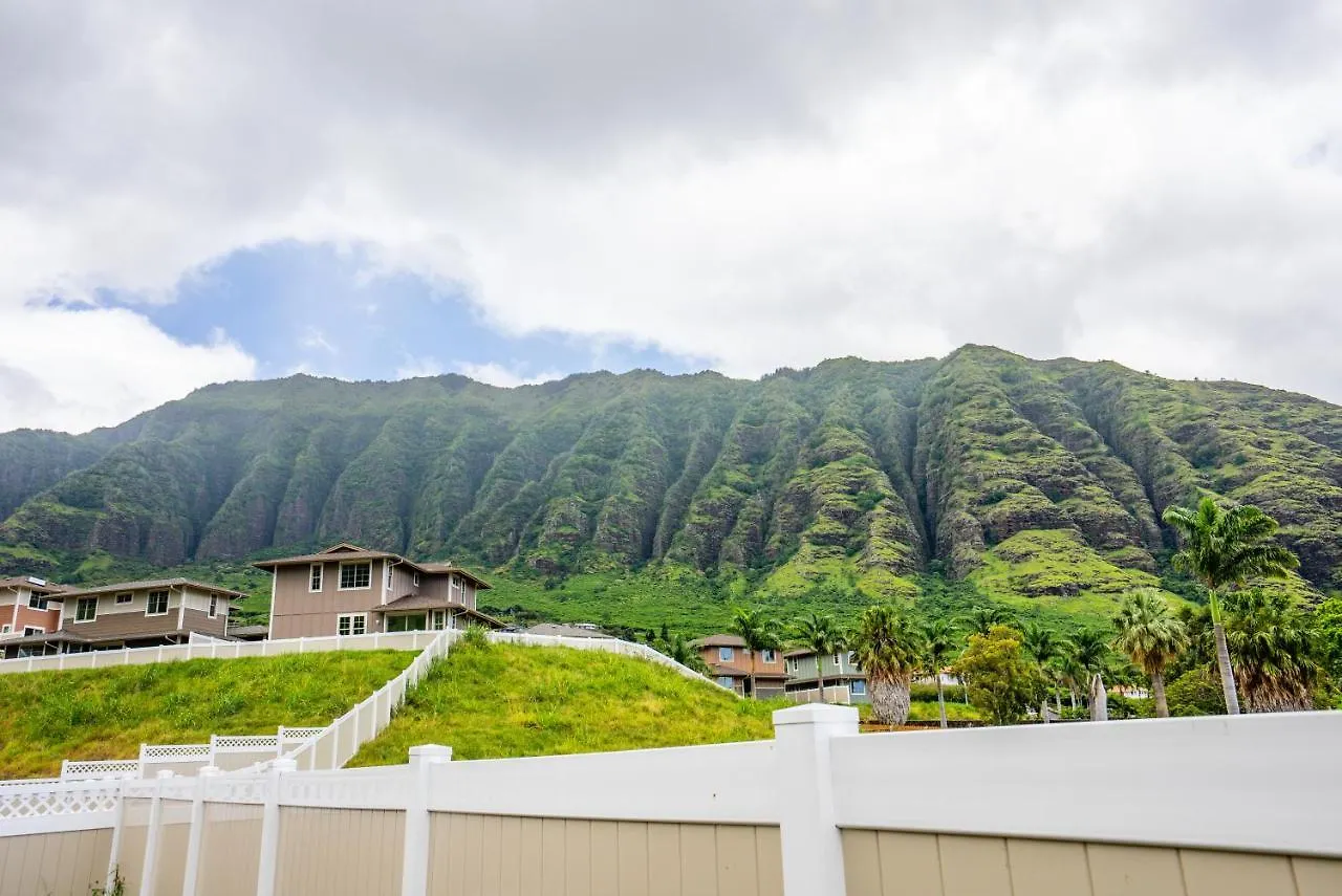 @Marbella Lane-Stunning Oc + Mt Views In Each Room Waianae