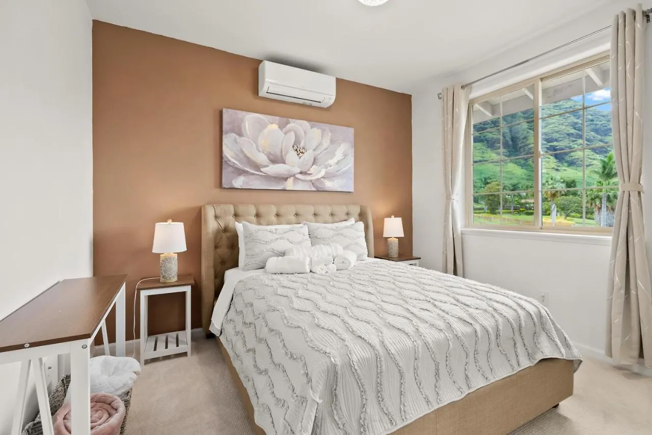 @Marbella Lane-Stunning Oc + Mt Views In Each Room Waianae